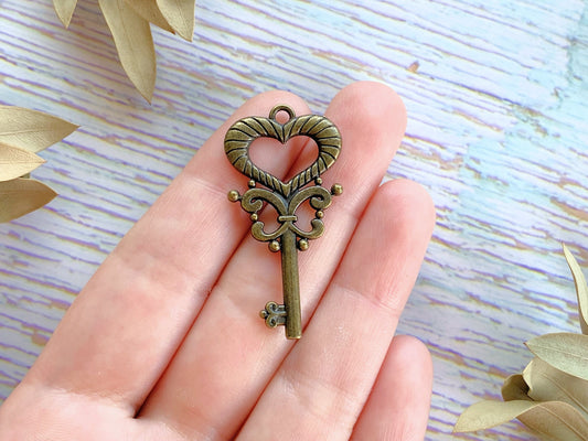 Charm Pendant 2pcs Love Heart Shape Metal Key Embellishment Vialysa
