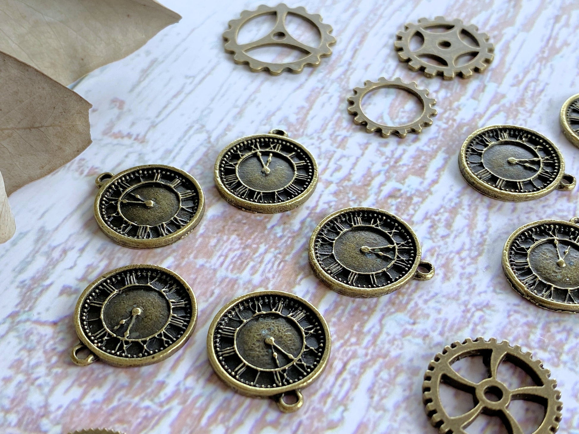Charm Pendant 3pcs Antique Bronze Clock Lightweight Pendants Vialysa