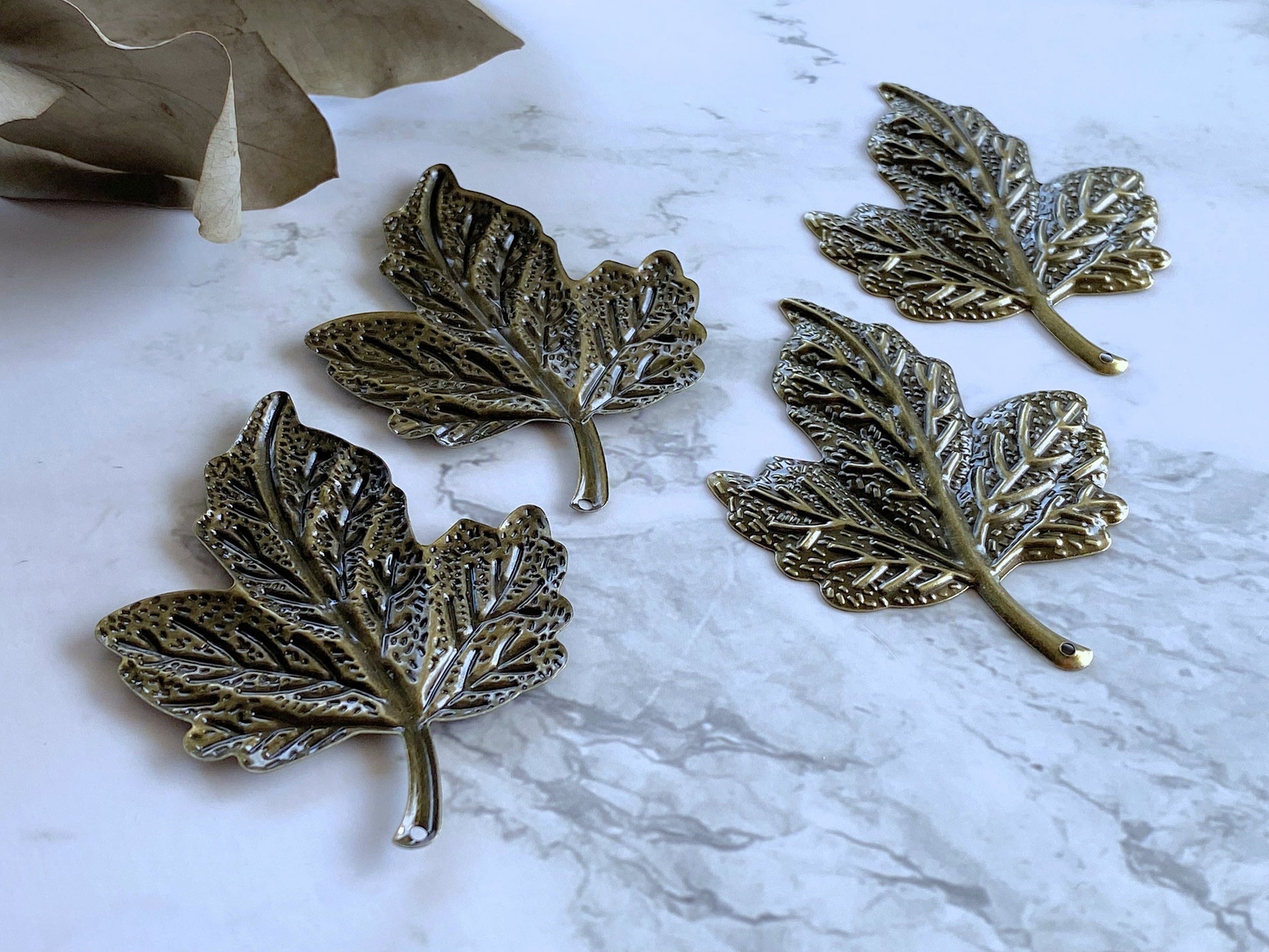 Filigree 2pcs Currant Leaf Shape Metal Embellishments Vialysa
