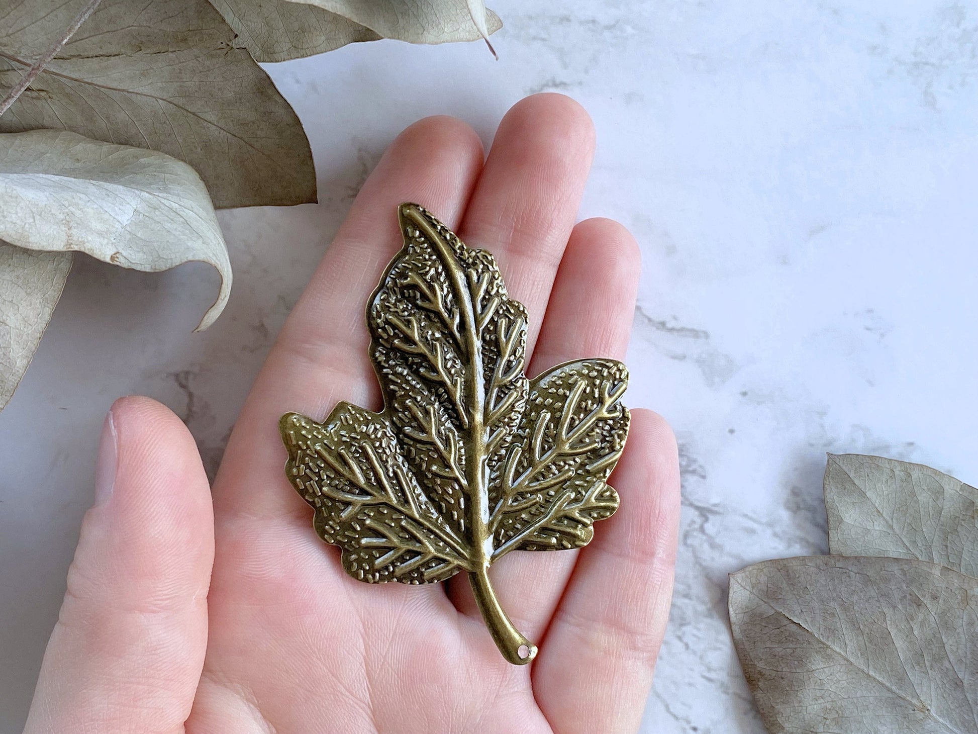 Filigree 2pcs Currant Leaf Shape Metal Embellishments Vialysa