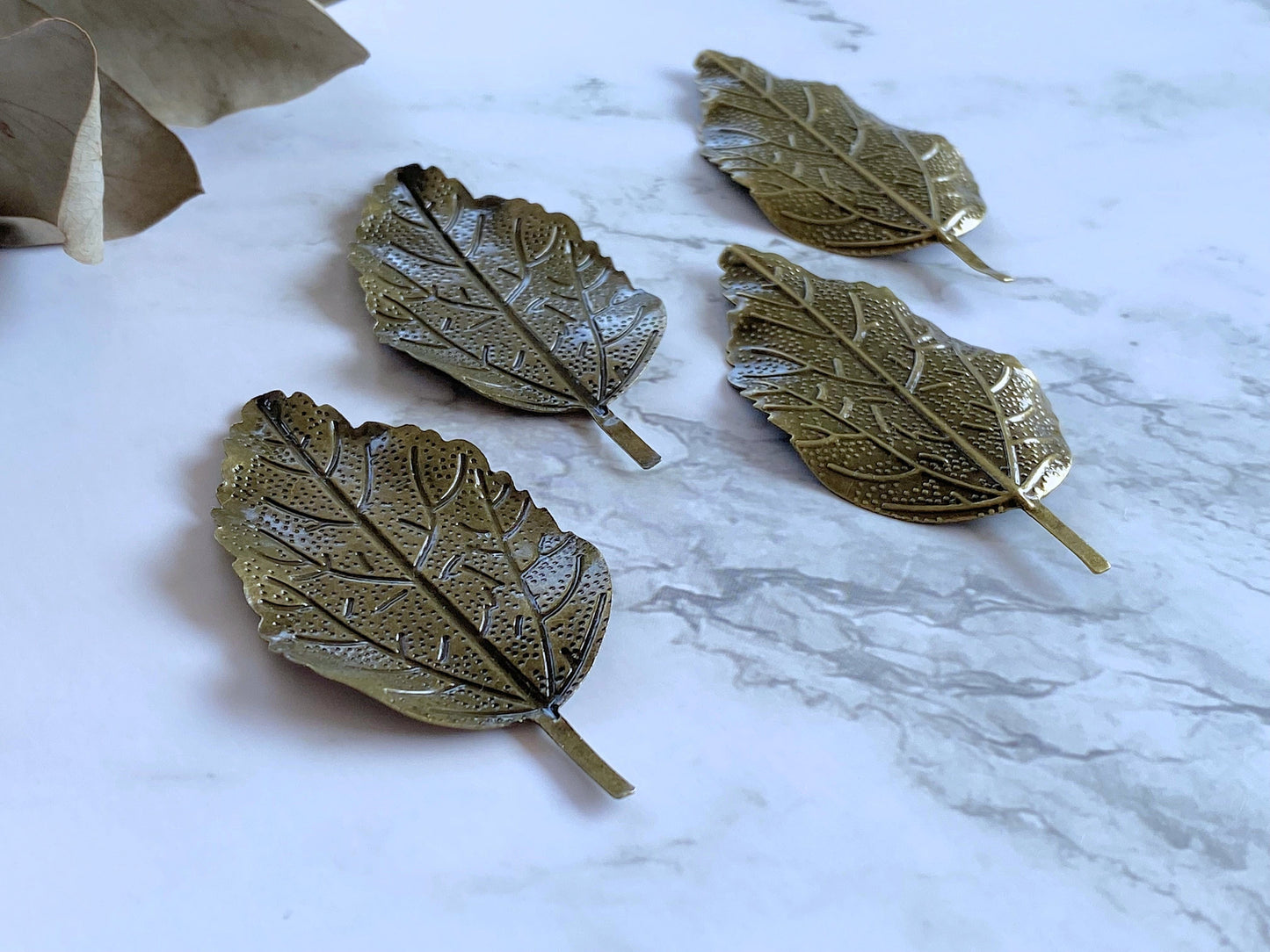 Filigree 2pcs Leaf Shape Findings Metal Embellishing Vialysa