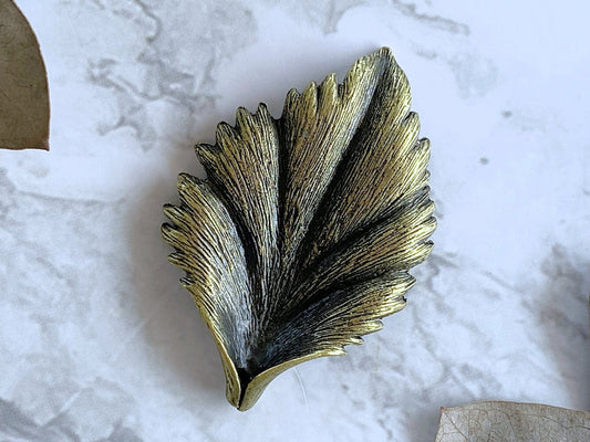 Filigree Metal Leaf Snip Art Embellishment for Crafting Vialysa